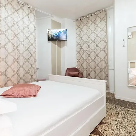 Cattedrale Di San Lorenzo Guest house Genoa